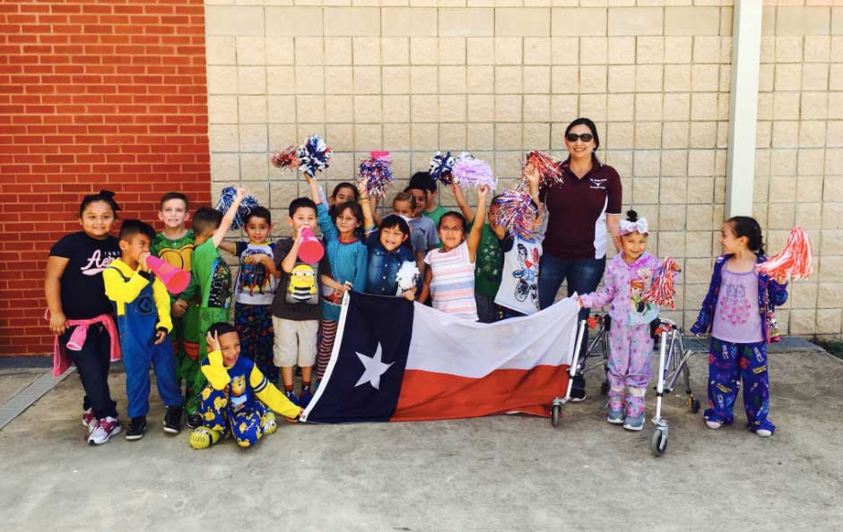 Niños participando en Texas Walks