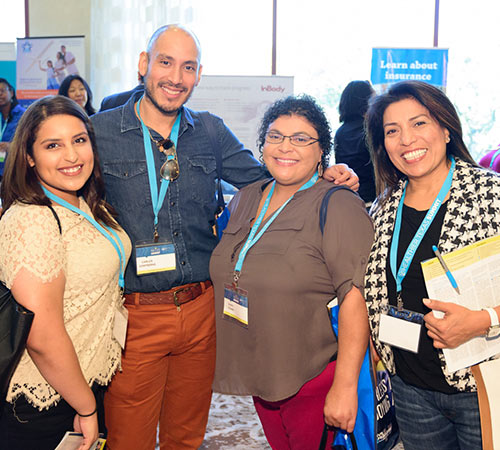 Grupo de profesionales de la salud posando para una foto en la Cumbre de Texas Más Saludable en Austin, Texas